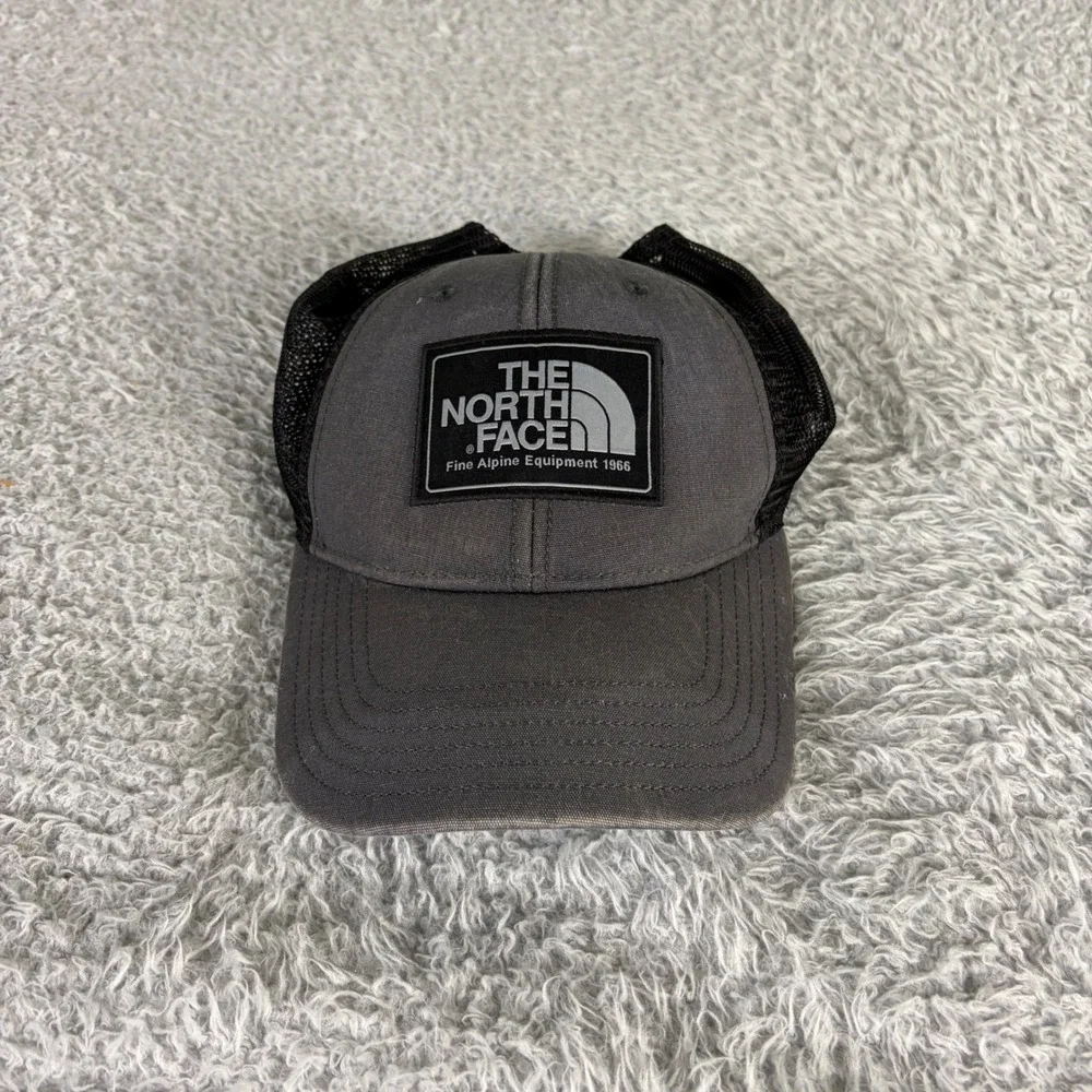 The North Face Mudder Trucker Hat Gray Black Mesh Snapback Fine Alpine Logo Cap